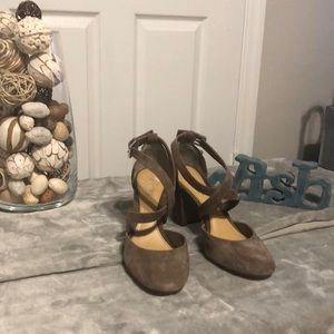 Ralph Lauren Brand New tan heels